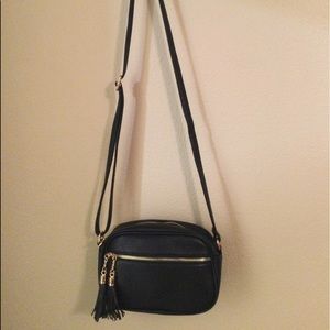 NWOT Black cross-body purse.